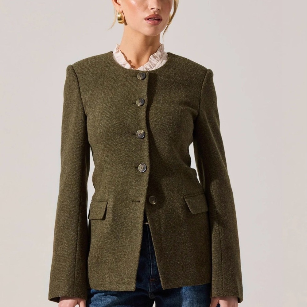 ASTR THE LABEL
Bellmere Blazer Jacket- Olive